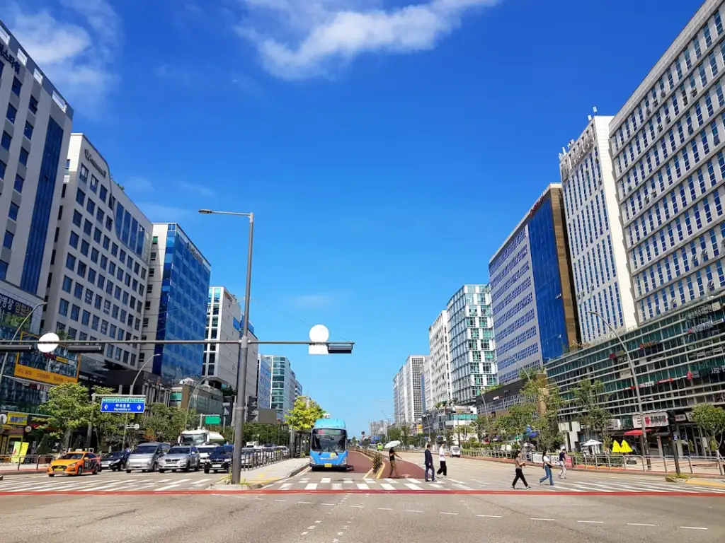五金机电与电子元件在起重设备中的协同应用方案
